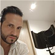 Profesor de canto apto para todas las edades y niveles.